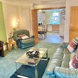 Apartment Spacious Four Bed With Parking -, Bournemouth