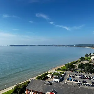 stunning-ocean-city-view-apt.cardiffhotelswales.com/