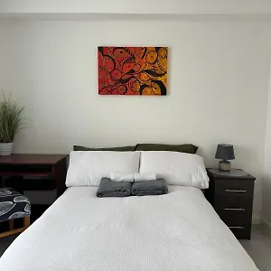 awesome-1-private-bedroom-in-a-5-bedroom-home-in-london.cambridgehotelsuk.com/